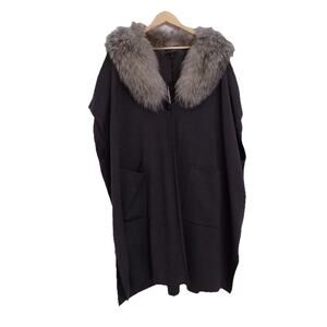 St. John poncho cape with fur collar size Medium NWT